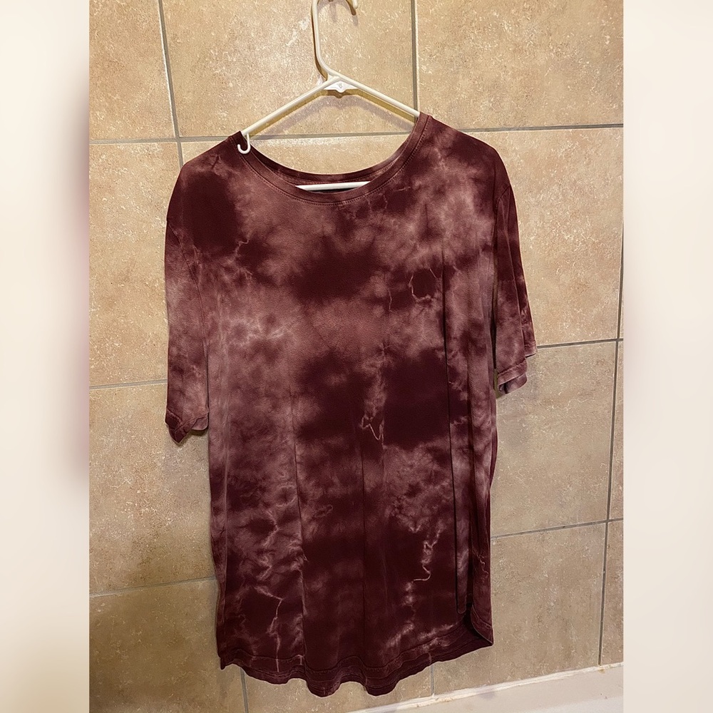Pacsun men’s maroon tie dye scallop shirt